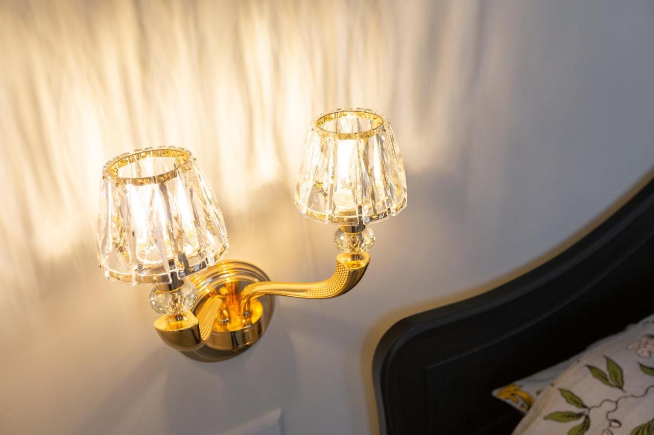 The Golden Gardens - R.q.c. * Den Haag