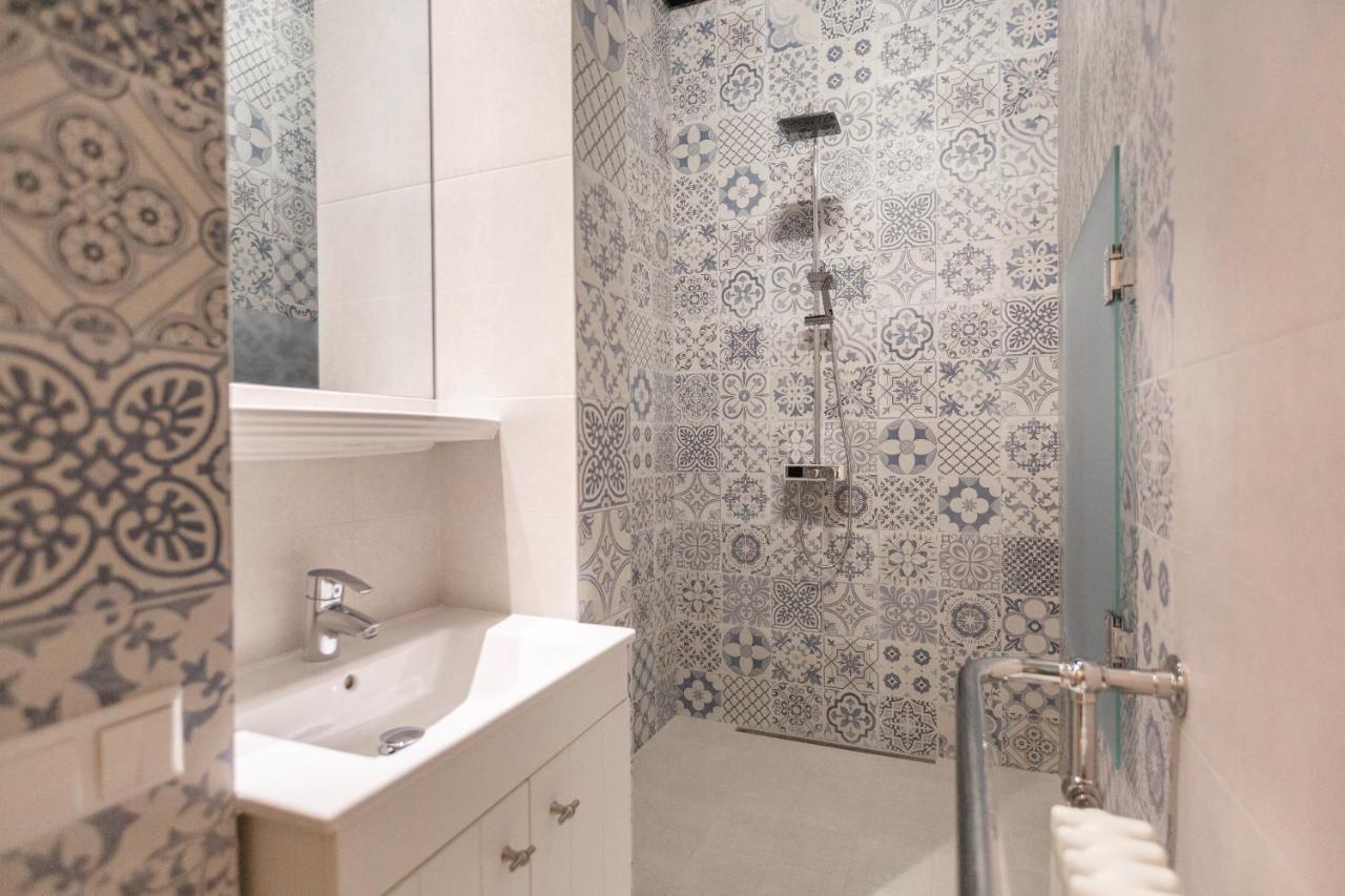 The Golden Gardens - R.q.c. * Den Haag