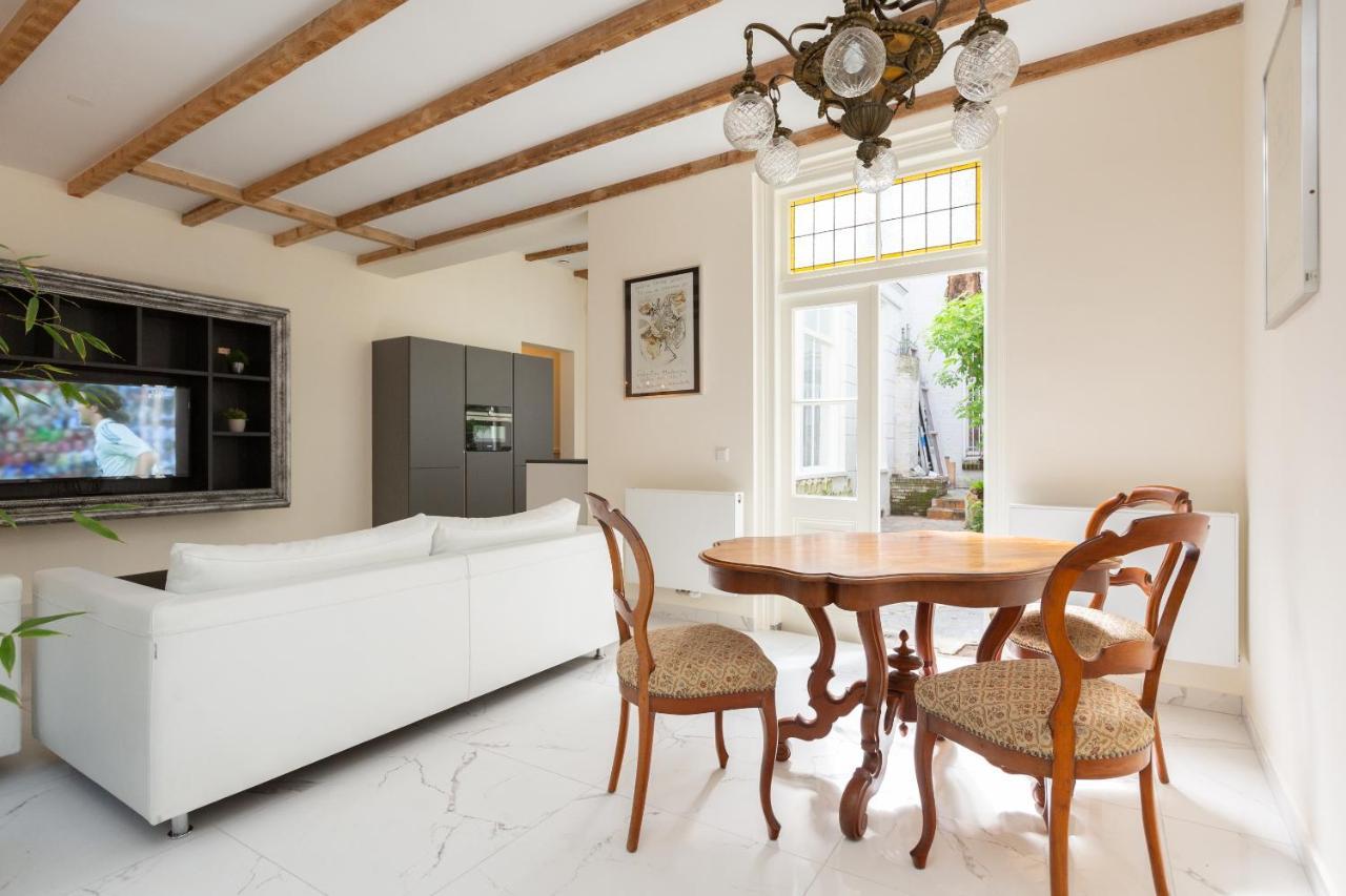 The Golden Gardens - R.q.c.